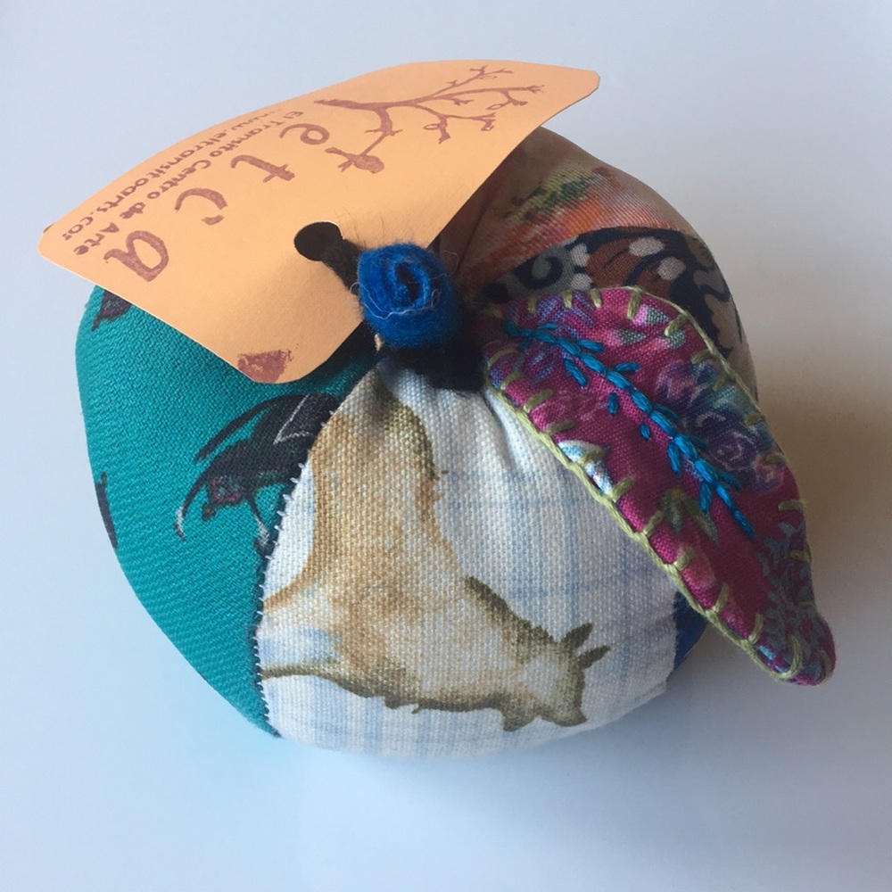One pumpkin push pin 🧶🧵